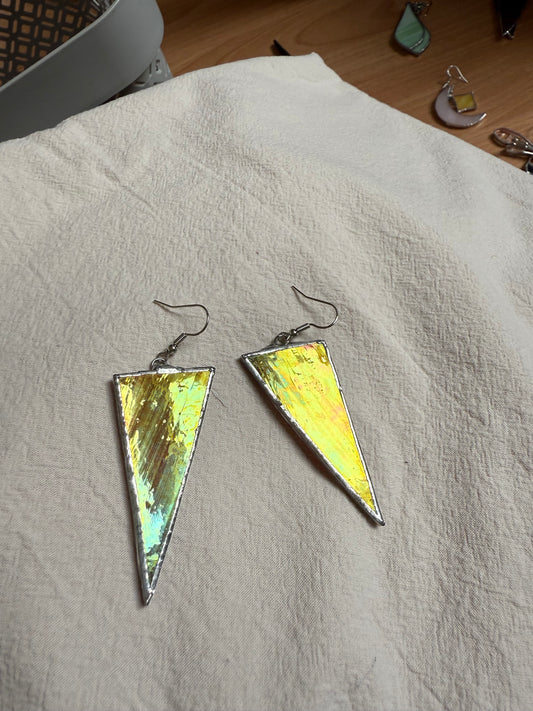 Boucle d’oreille rouge nacrée