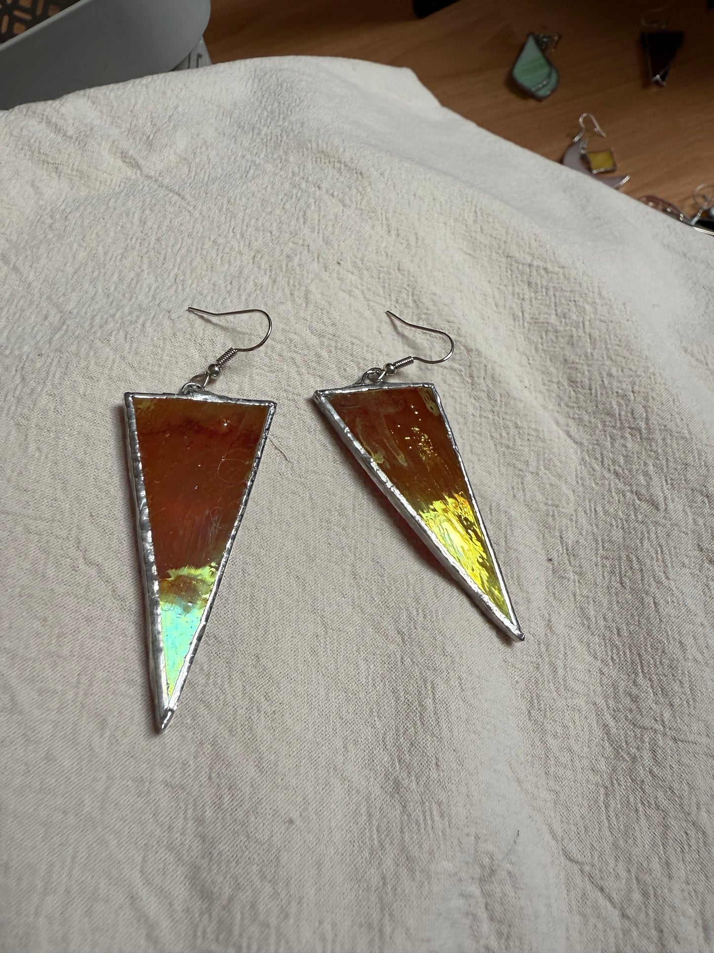 Boucle d’oreille rouge nacrée