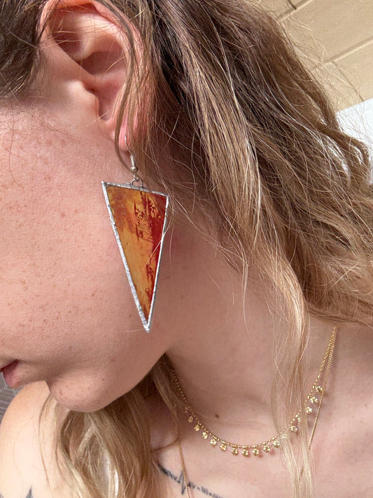 Boucle d’oreille rouge nacrée